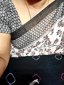 Snapshot of Aishu-tamil09 chatting on 01.08.26 Aishu-tamil09 online show from 01.08.26