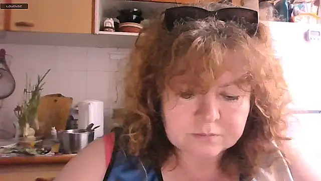 Snapshot of RoseRed69 chatting on 05.28.26 RoseRed69 online show from 05.28.26