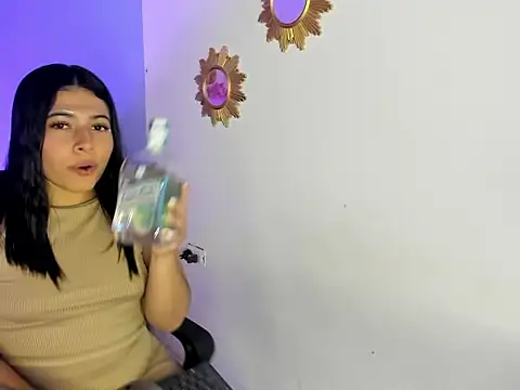 Snapshot of caro_sweett chatting on 12.31.24 caro sweett online show from 12.31.24