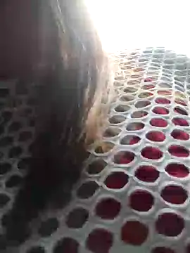 Snapshot of caro_sweett chatting on 02.05.25 caro sweett online show from 02.05.25