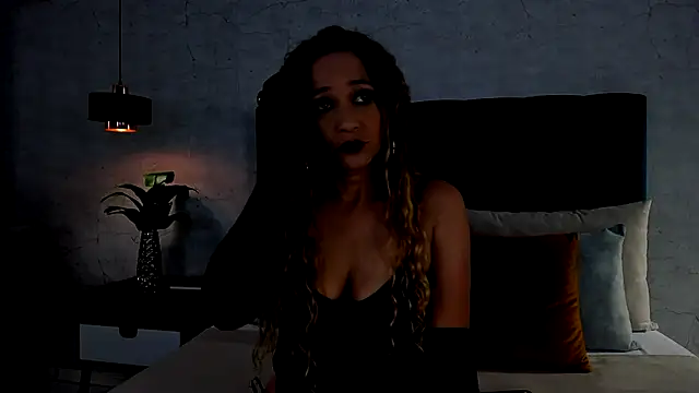 Luna18Pink online show from 10.29.25