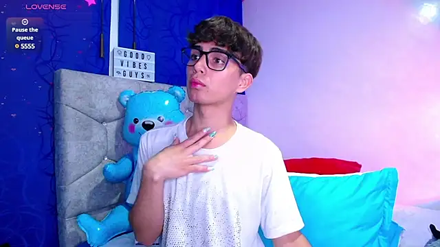 OwenBluee online show from 12.07.24