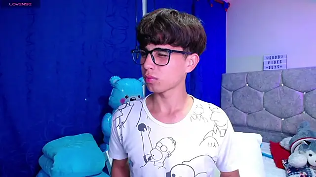 OwenBluee online show from 12.12.24