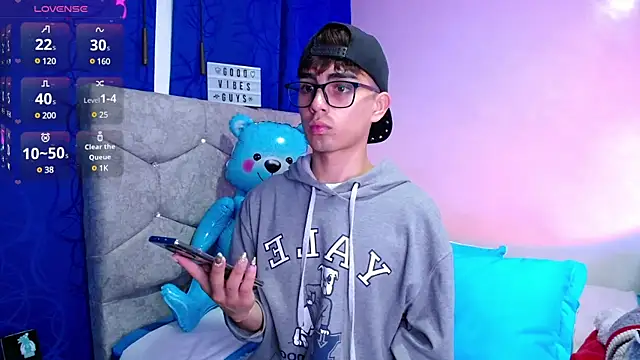 OwenBluee online show from 12.31.24