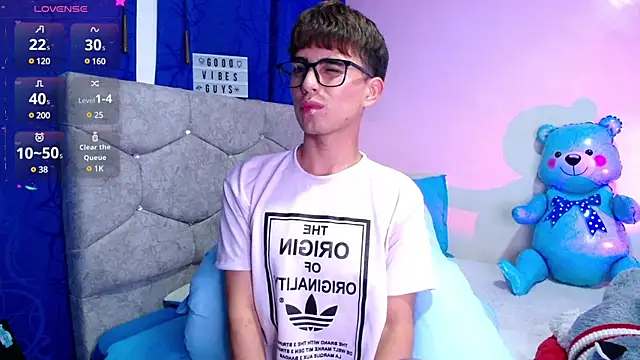 OwenBluee online show from 01.11.25