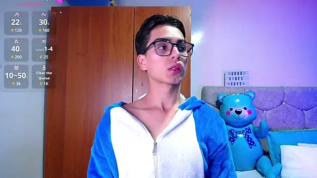 OwenBluee online show from 01.18.25