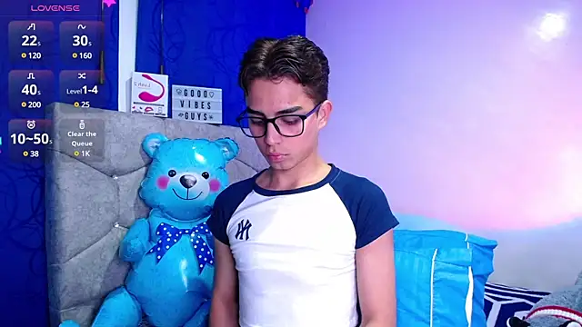 OwenBluee online show from 01.28.25