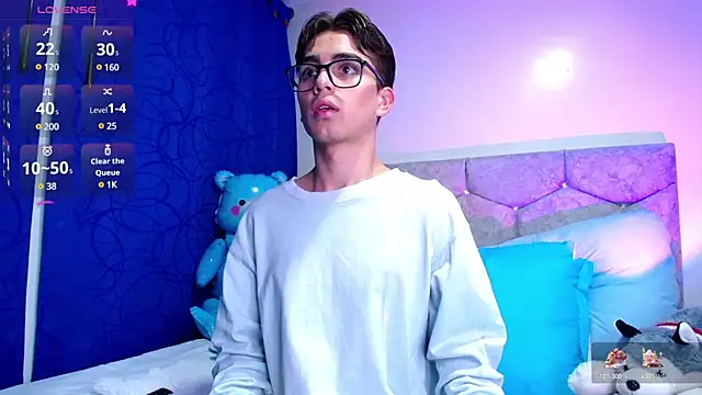 OwenBluee online show from 02.01.25