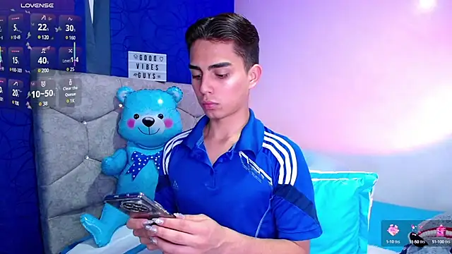 OwenBluee online show from 02.28.25