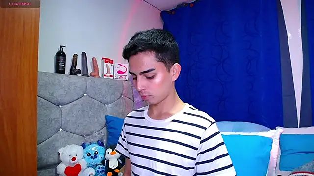 OwenBluee online show from 09.23.25