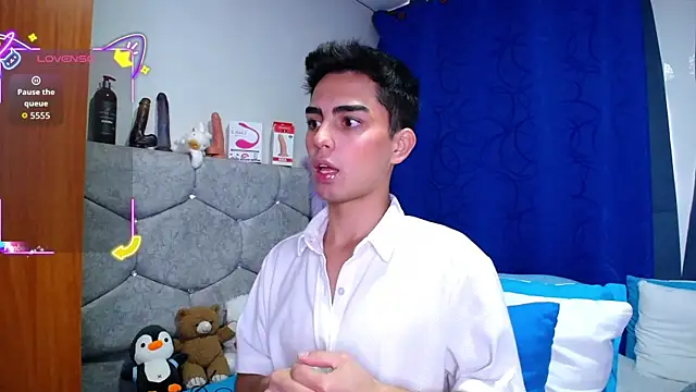 OwenBluee online show from 09.30.25