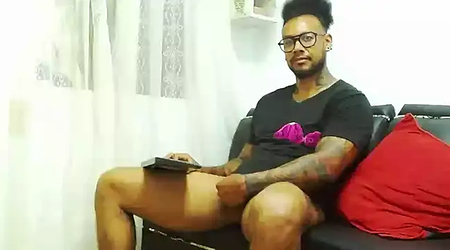 Snapshot of LewisStrong chatting on 01.17.25 LewisStrong online show from 01.17.25