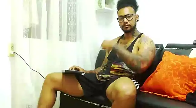 Snapshot of LewisStrong chatting on 01.22.25 LewisStrong online show from 01.22.25