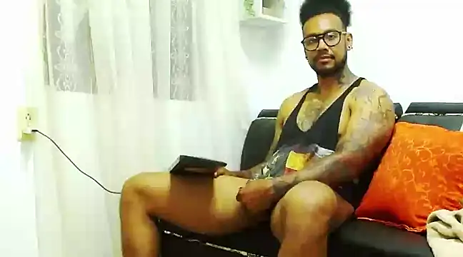 Snapshot of LewisStrong chatting on 01.22.25 LewisStrong online show from 01.22.25
