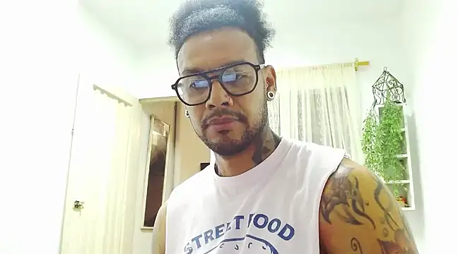 Snapshot of LewisStrong chatting on 01.30.25 LewisStrong online show from 01.30.25