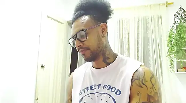 Snapshot of LewisStrong chatting on 01.30.25 LewisStrong online show from 01.30.25