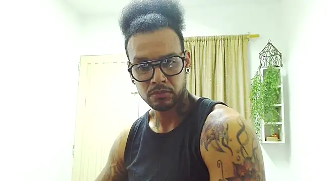 Snapshot of LewisStrong chatting on 02.11.25 LewisStrong online show from 02.11.25