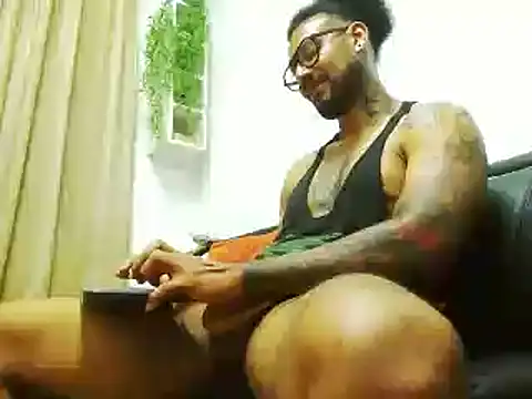 Snapshot of LewisStrong chatting on 03.12.25 LewisStrong online show from 03.12.25