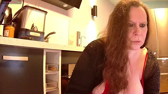 Snapshot of Endrocleia chatting on 12.03.25 Endrocleia online show from 12.03.25