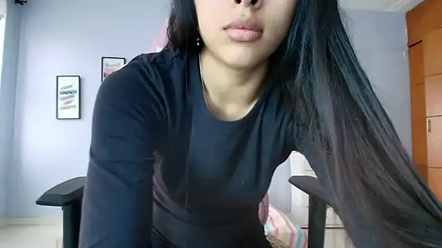 SweetLatiin  online show from 02.04.25