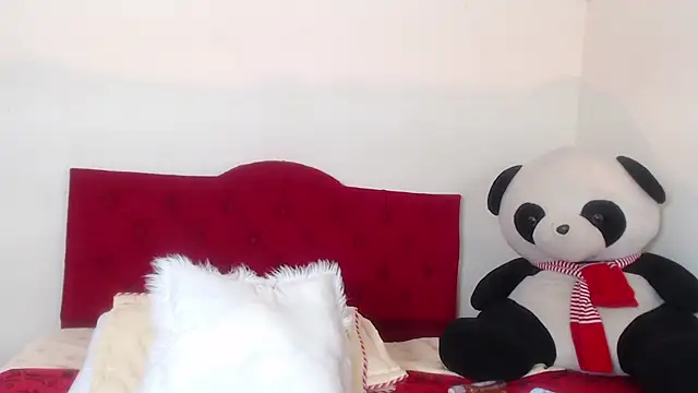 Snapshot of Luluu_08 chatting on 02.15.25 Luluu 08 online show from 02.15.25