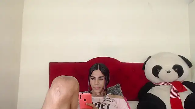 Snapshot of Luluu_08 chatting on 02.21.25 Luluu 08 online show from 02.21.25