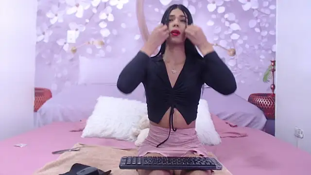 Snapshot of Luluu_08 chatting on 09.23.25 Luluu 08 online show from 09.23.25