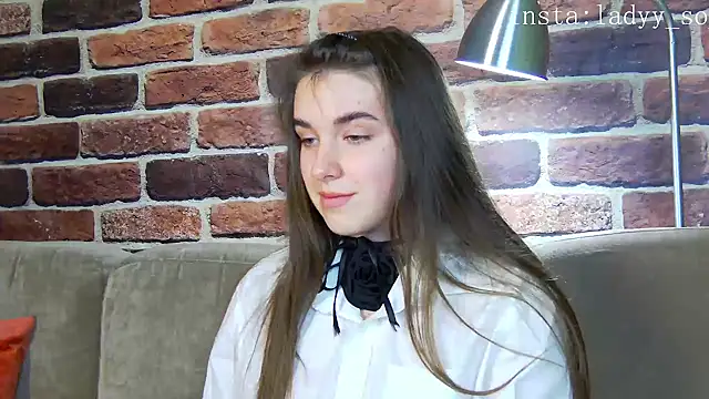 Sofia Hugs online show from 11.13.25