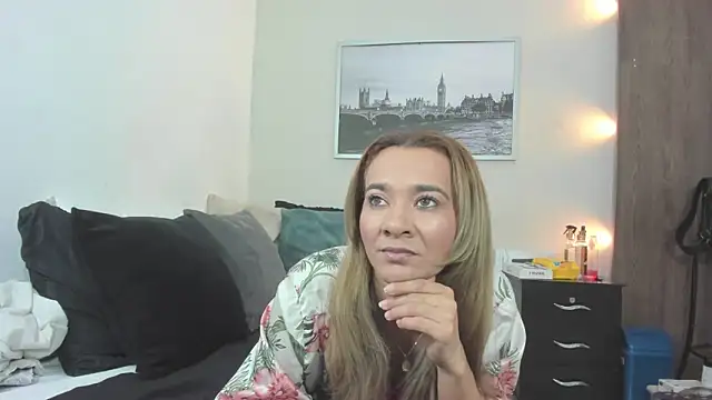 penelope handaos online show from 10.07.25