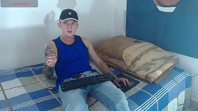 Snapshot of Dylanwhite23_ chatting on 01.18.25 Dylanwhite23 online show from 01.18.25