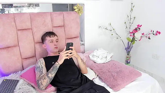 Snapshot of Dylanwhite23_ chatting on 01.29.25 Dylanwhite23 online show from 01.29.25
