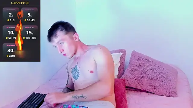 Snapshot of Dylanwhite23_ chatting on 02.10.25 Dylanwhite23 online show from 02.10.25