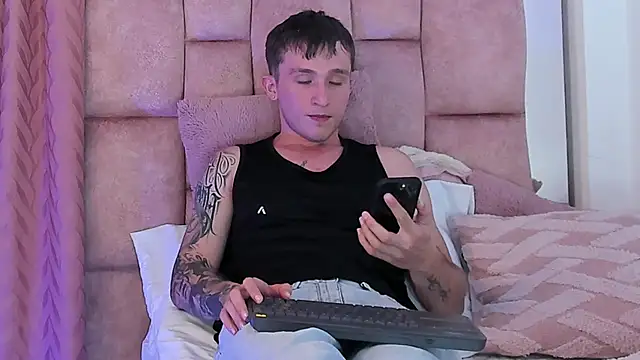 Snapshot of Dylanwhite23_ chatting on 03.11.25 Dylanwhite23 online show from 03.11.25