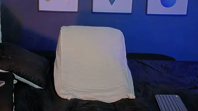 Dylanwhite23  online show from 03.03.26