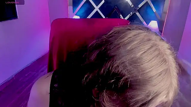 Snapshot of Sabrina_scarlett chatting on 03.08.25 Sabrina scarlett online show from 03.08.25