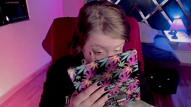 Snapshot of Sabrina_scarlett chatting on 03.14.25 Sabrina scarlett online show from 03.14.25