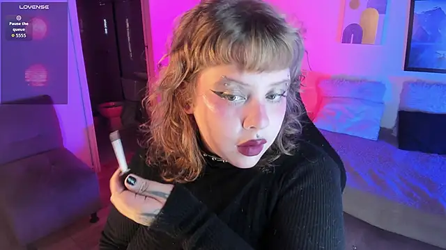 Snapshot of Sabrina_scarlett chatting on 09.23.25 Sabrina scarlett online show from 09.23.25