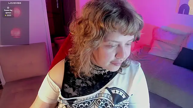 Snapshot of Sabrina_scarlett chatting on 10.01.25 Sabrina scarlett online show from 10.01.25