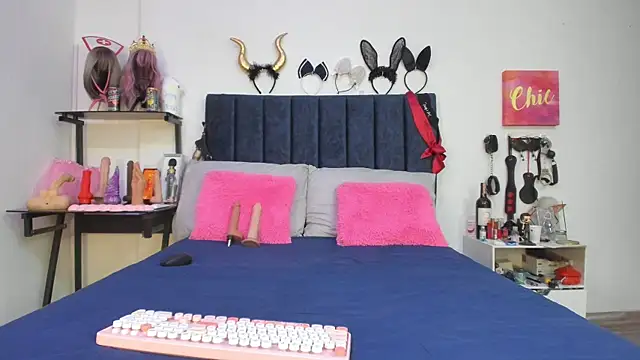 emmily giraldo online show from 11.10.25