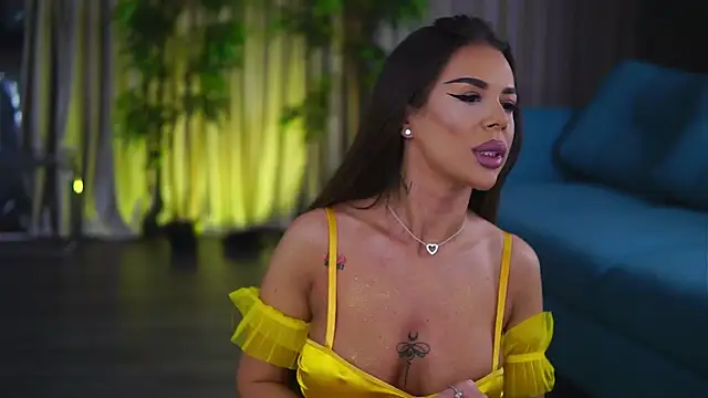 Snapshot of MissKiarra chatting on 03.01.25 MissKiarra online show from 03.01.25