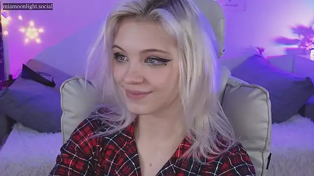 Snapshot of Moonlight_Mia chatting on 12.15.24 Moonlight Mia online show from 12.15.24