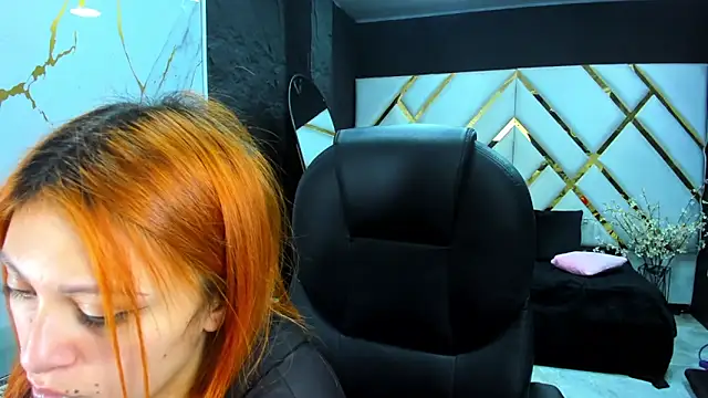 Snapshot of Emmily_Walker chatting on 11.08.25 Emmily Walker online show from 11.08.25