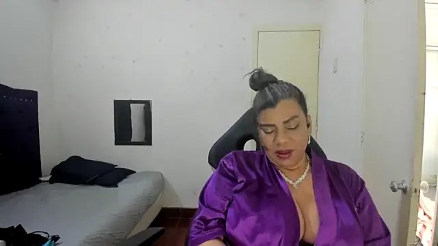 vikyadams online show from 10.14.25