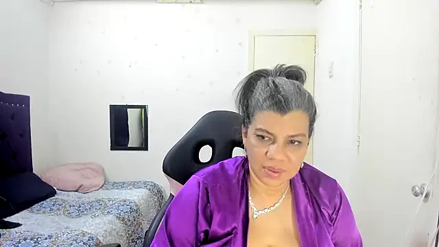 vikyadams online show from 10.22.25