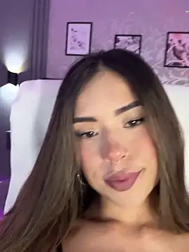 Snapshot of Luna__Ponce chatting on 12.30.24 Luna  Ponce online show from 12.30.24