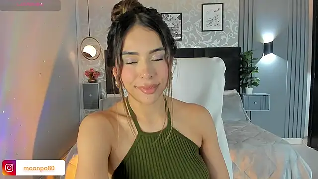Snapshot of Luna__Ponce chatting on 03.20.25 Luna  Ponce online show from 03.20.25