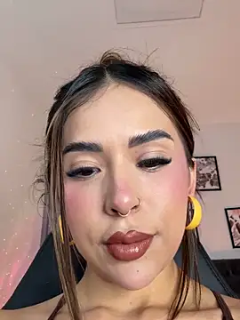 Snapshot of Luna__Ponce chatting on 09.24.25 Luna  Ponce online show from 09.24.25