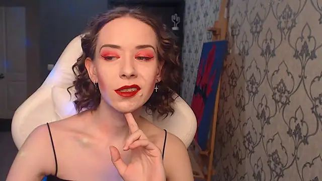 Snapshot of FascinatingEyess chatting on 05.18.26 FascinatingEyess online show from 05.18.26