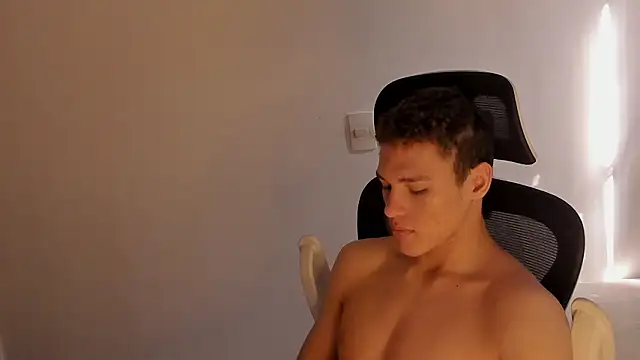 Snapshot of laurent_nova chatting on 02.16.26 laurent nova online show from 02.16.26