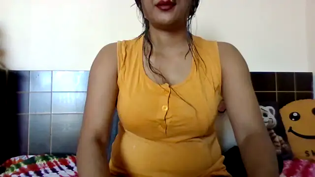 Snapshot of Queenhimanshi chatting on 04.15.26 Queenhimanshi online show from 04.15.26